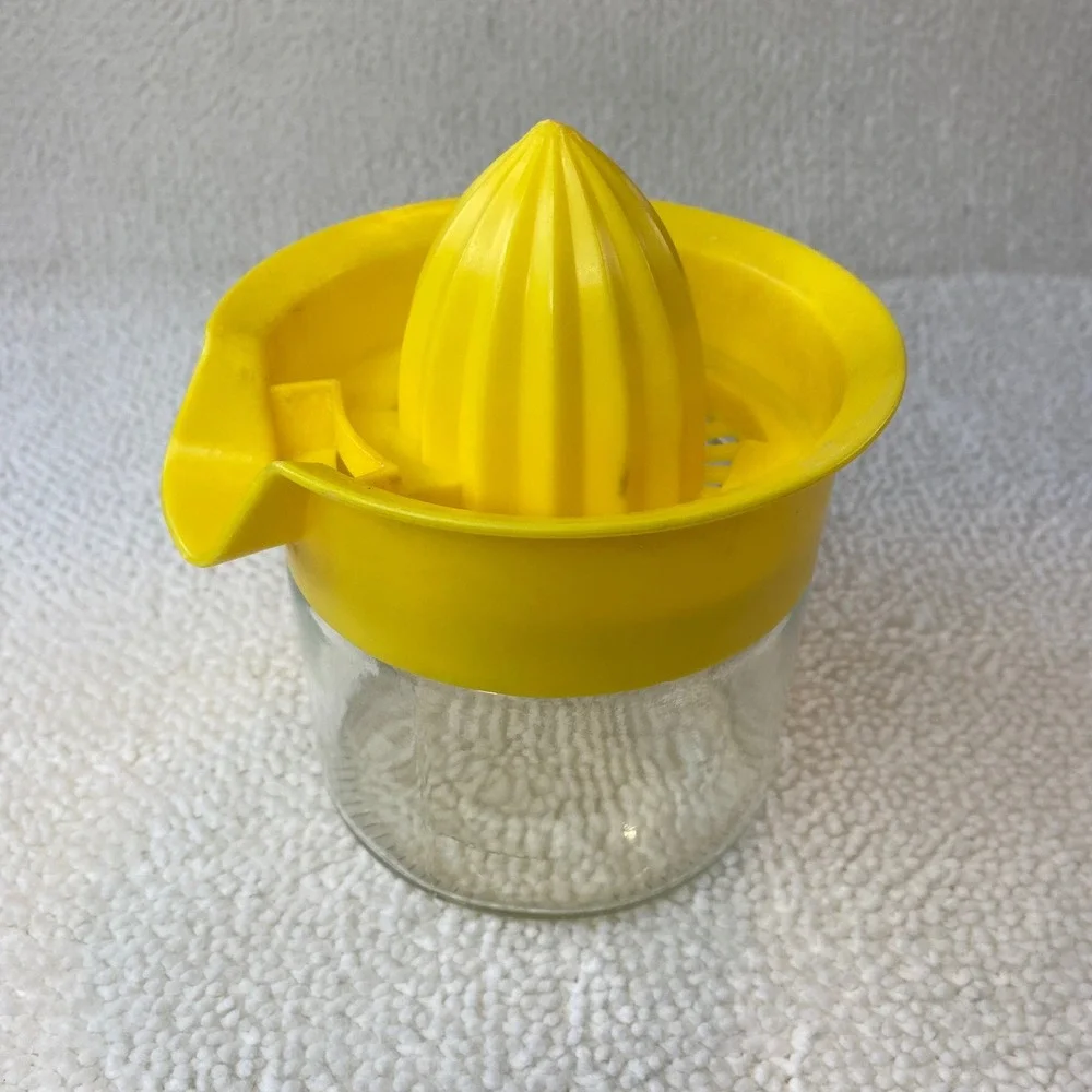 Vintage‎ Manual Citrus Juicer Yellow Plastic Reamer with Clear Glass Jar